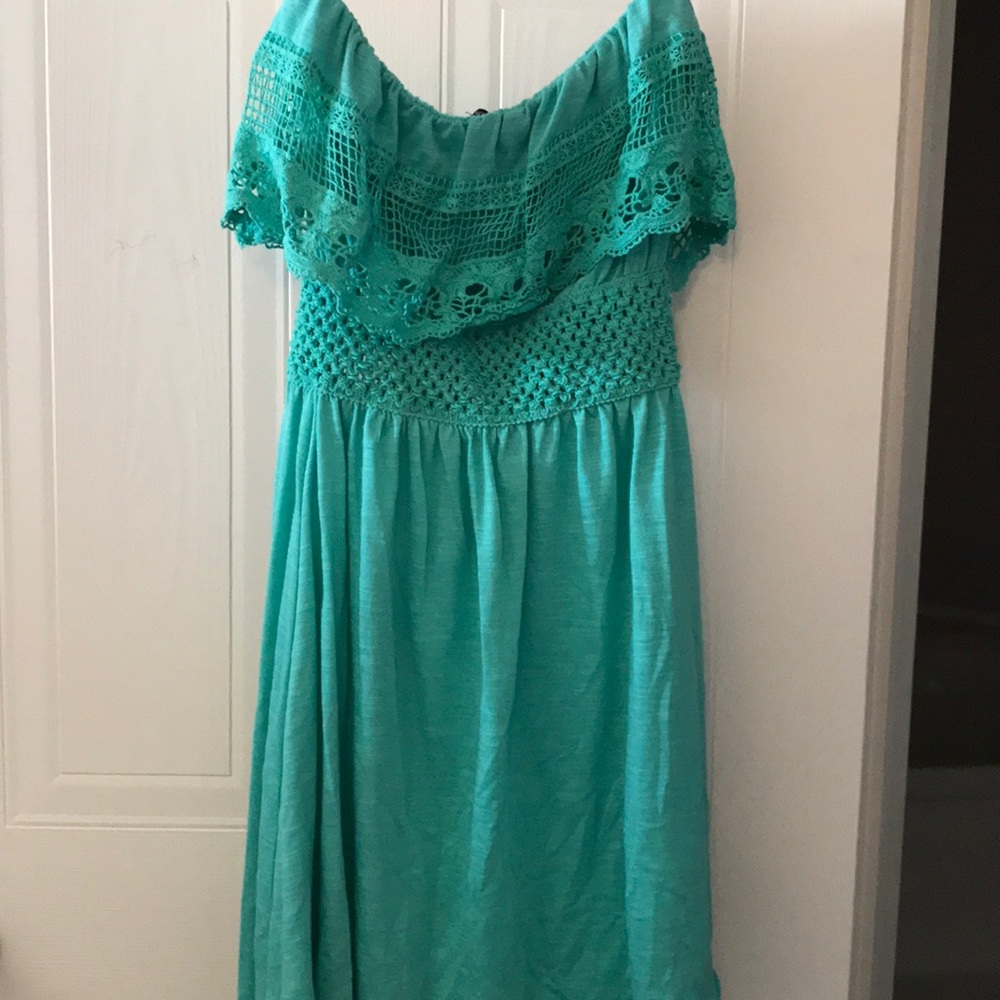 Teens / women’s strapless teal colored dress